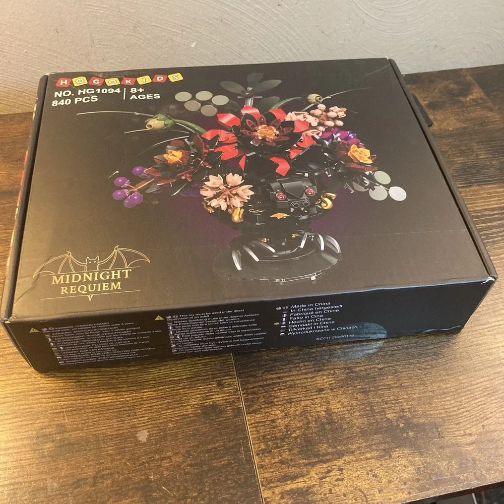 Midnight Requiem‎ Gothic Bat Flower Bouquet Building Blocks Bricks 840 Pieces 8+